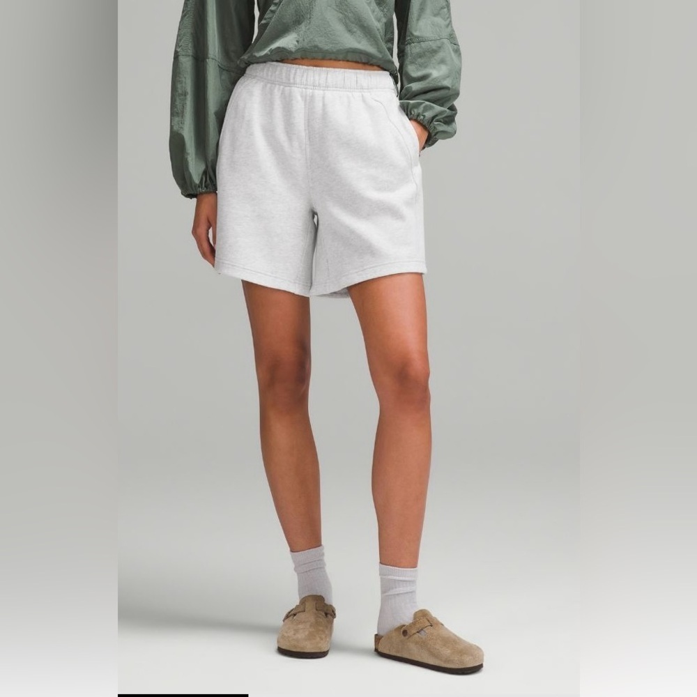 Lululemon Women's‎ Heathered Gray Scuba HR 5" Shorts